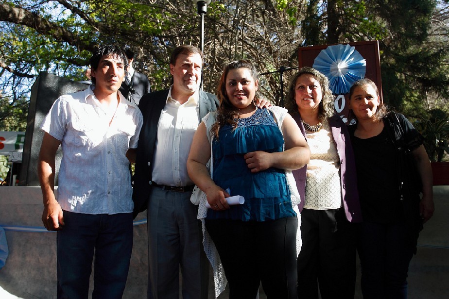 Aniversario de Pomona: Weretilneck entreg 16 nuevas viviendas