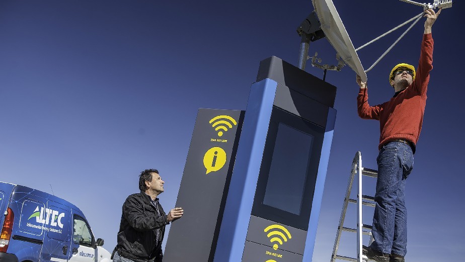 Altec brinda internet en las bajadas al mar de Las Grutas