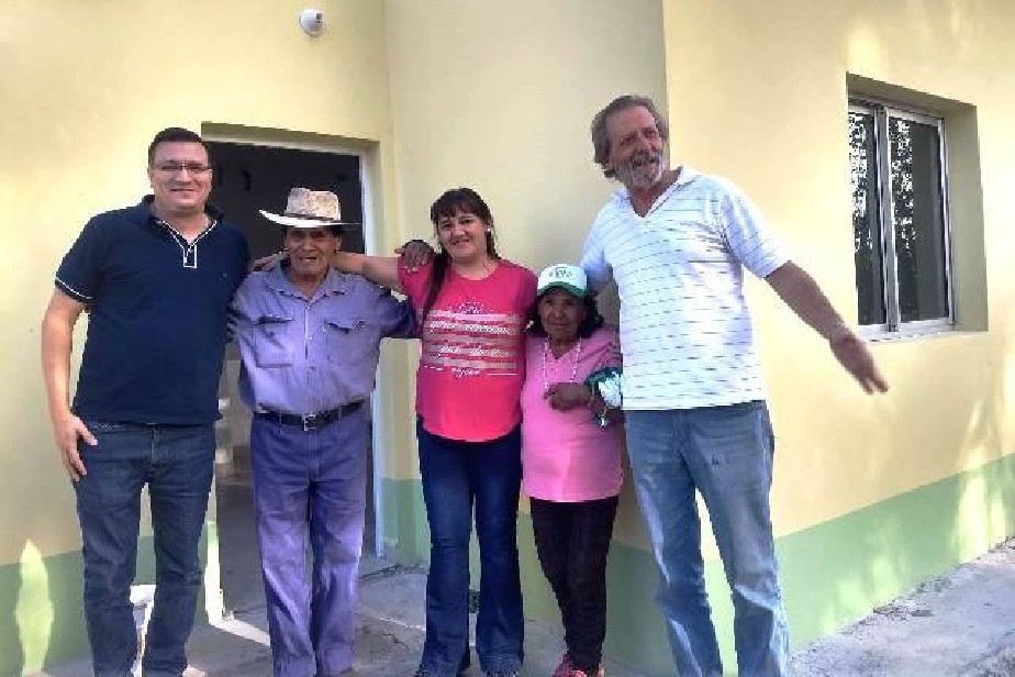 Familias rurales de Santa Elena afectadas por un incendio recibieron sus nuevos hogares