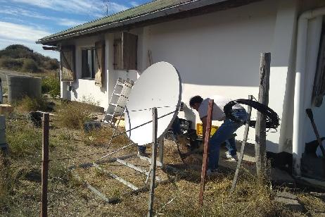 Imagen-Instalaron antena de internet satelital en Pozo Salado