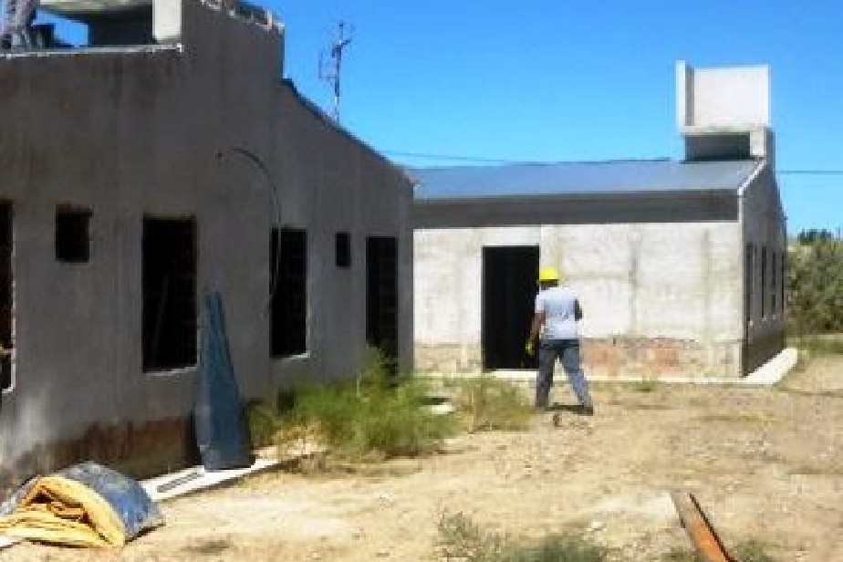 Barragn destac el compromiso del Gobierno Provincial para terminar las 60 viviendas en Catriel
