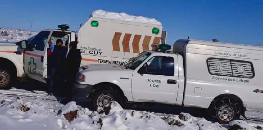 Los equipos de salud de El Cuy y Mencu asistieron un parto prematuro en plena nevada