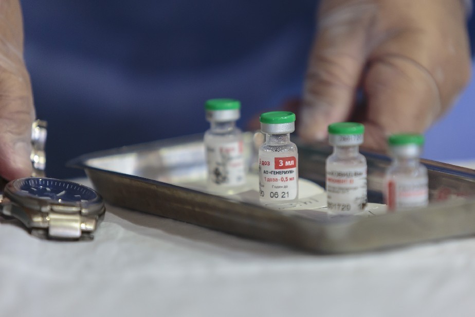 COVID-19: comenz a aplicarse la segunda dosis de vacunas destinada al personal de salud